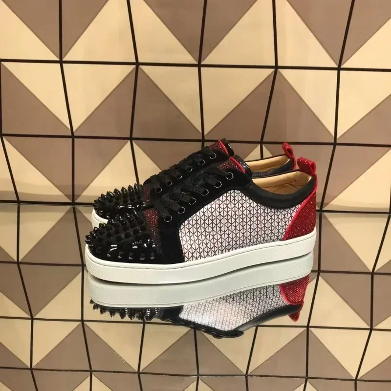 Low Cut Red Bottom Shoes For Men High Quality Trainers male Driving Spiked Bar Rivets Black Toecap White Glitter Genuine Leather
Low Cut Red Bottom Shoes For Men High Quality Trainers male Driving Spiked Bar Rivets Black Toecap White Glitter Genuine Leather