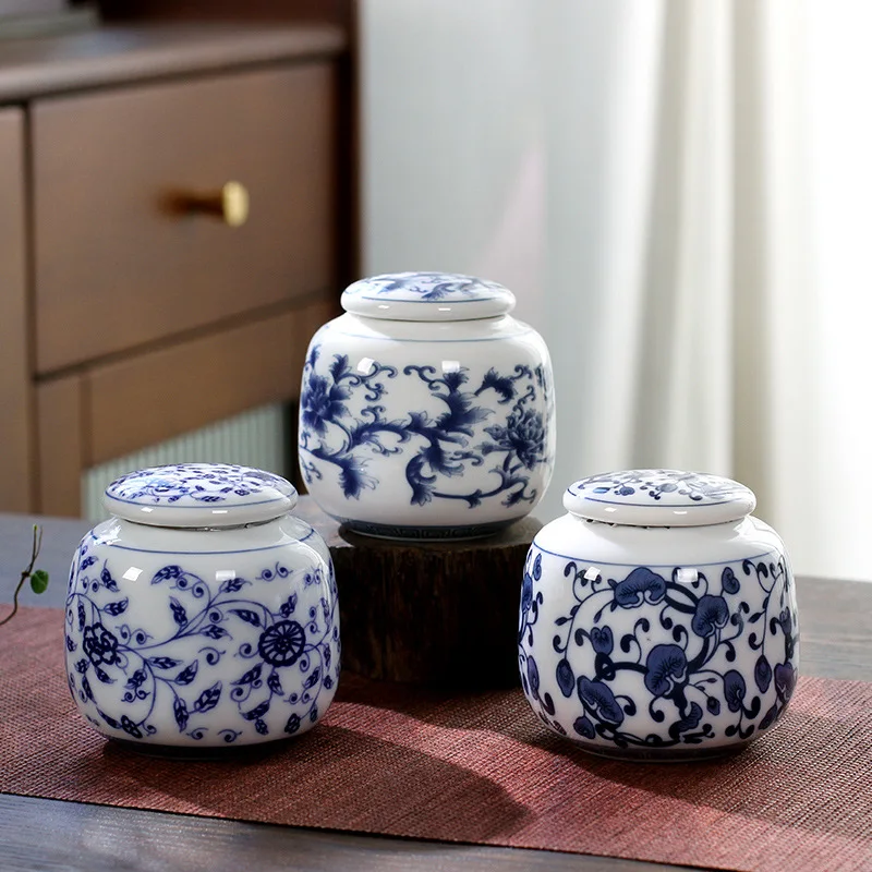 

Individualized blue and white porcelain antique tea pot, small decoration, fragrant powder, medicine powder, ceramic sealed pot