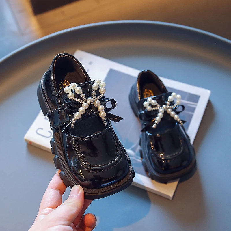 2023 New Girls Leather Shoes Korean Style Black Pearls Bow Hook & Loop Kids Shoes Non-slip Princess Shoes Spring Autumn Elegant
2023 New Girls Leather Shoes Korean Style Black Pearls Bow Hook & Loop Kids Shoes Non-slip Princess Shoes Spring Autumn Elegant