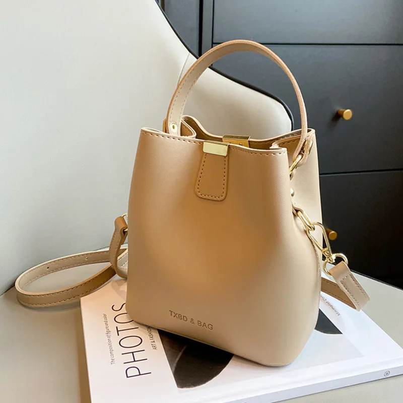 New luxury High Beauty Simple Women's Bag Fashion Solid Large Capacity Bucket Foreign Style Handheld Shoulder Channels Handbags
New luxury High Beauty Simple Women's Bag Fashion Solid Large Capacity Bucket Foreign Style Handheld Shoulder Channels Handbags
