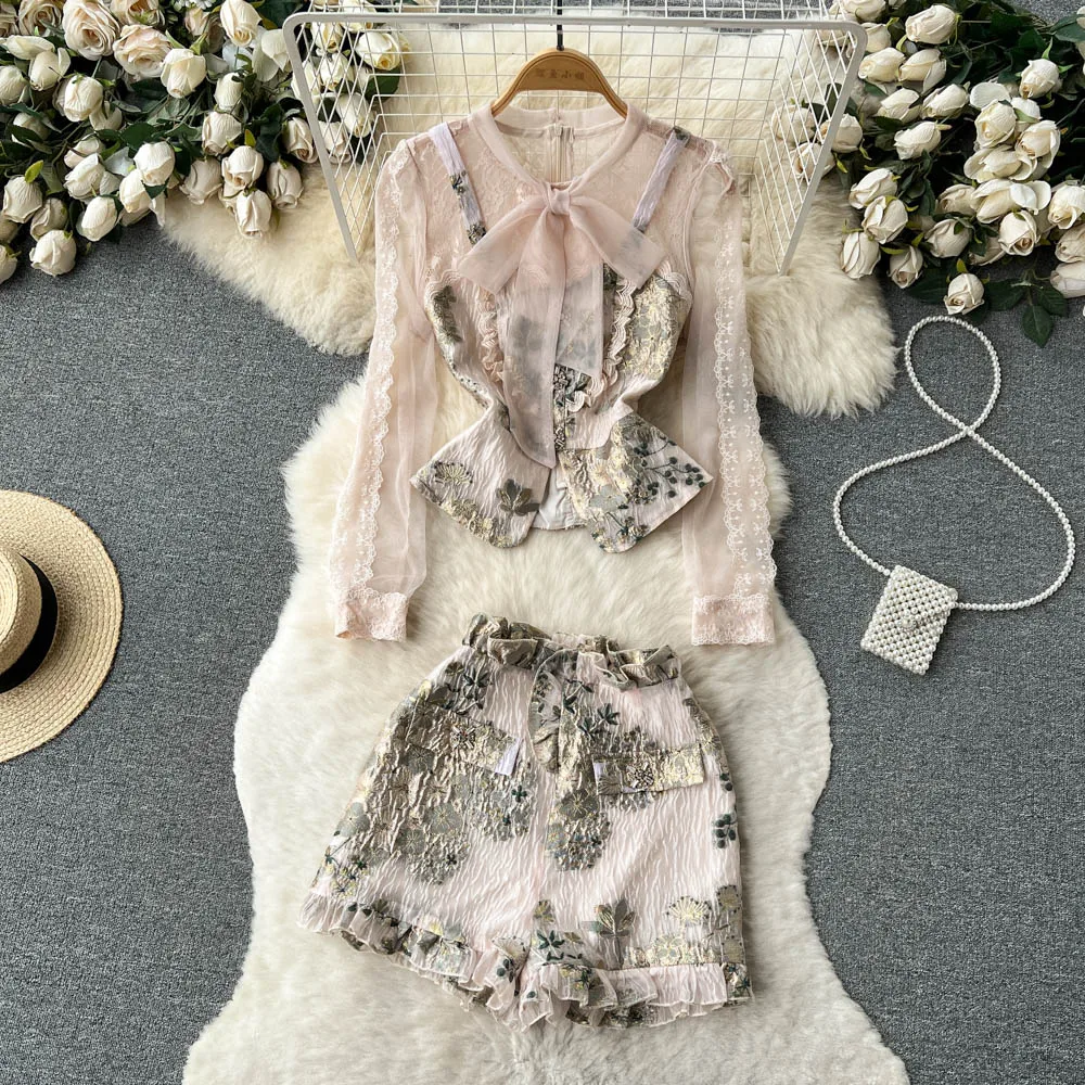 French Senior Sense Ruffle False Two Pieces Lace Splicing Shirt + Jacquard High-waisted Shorts Two-piece Set
French Senior Sense Ruffle False Two Pieces Lace Splicing Shirt + Jacquard High-waisted Shorts Two-piece Set