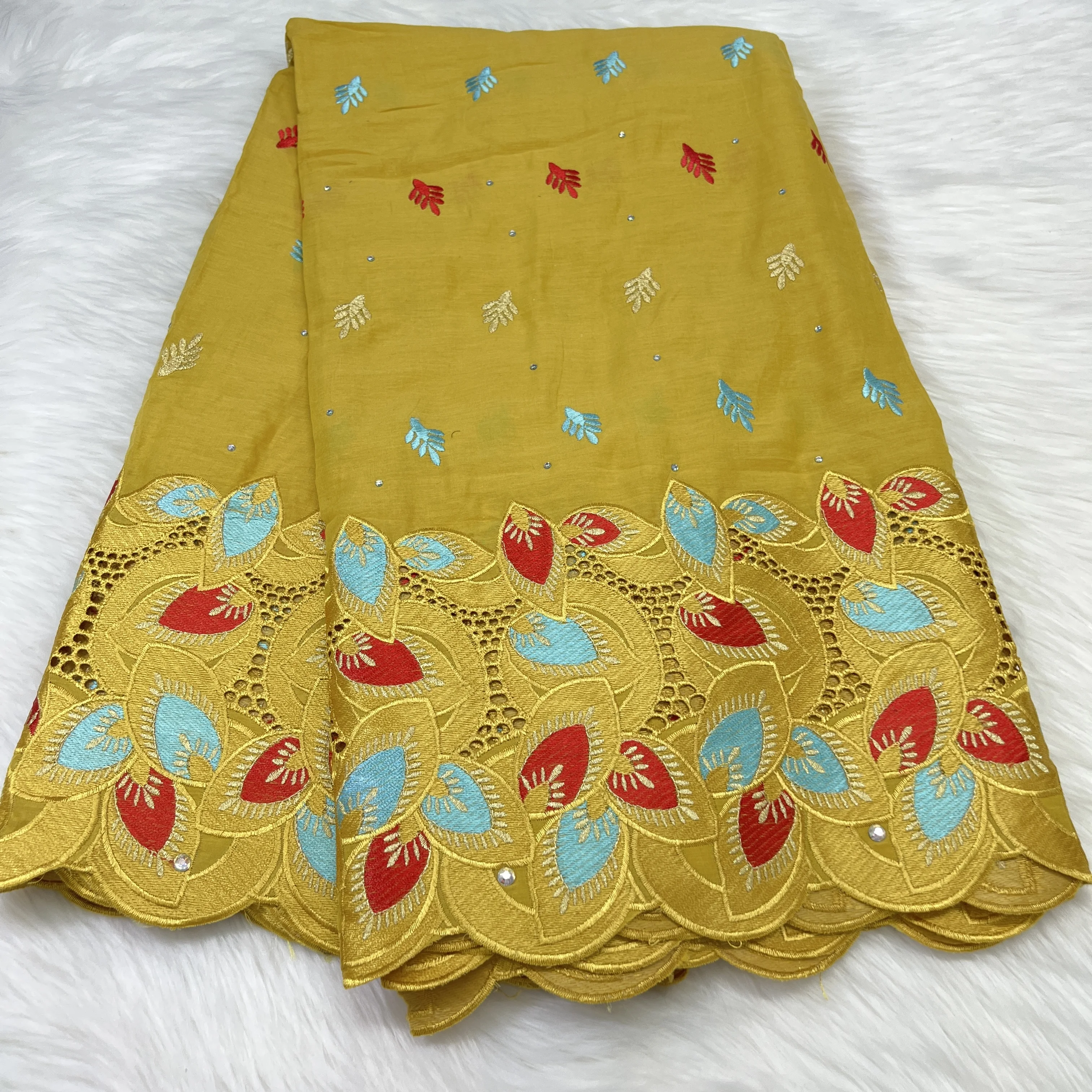 High Quality Nice Embroidery Swiss Voile Cotton Lace Fabric African Nigerian Lace 2023 Latest Party Design 5 Yards/pcs Ns32-8
High Quality Nice Embroidery Swiss Voile Cotton Lace Fabric African Nigerian Lace 2023 Latest Party Design 5 Yards/pcs Ns32-8