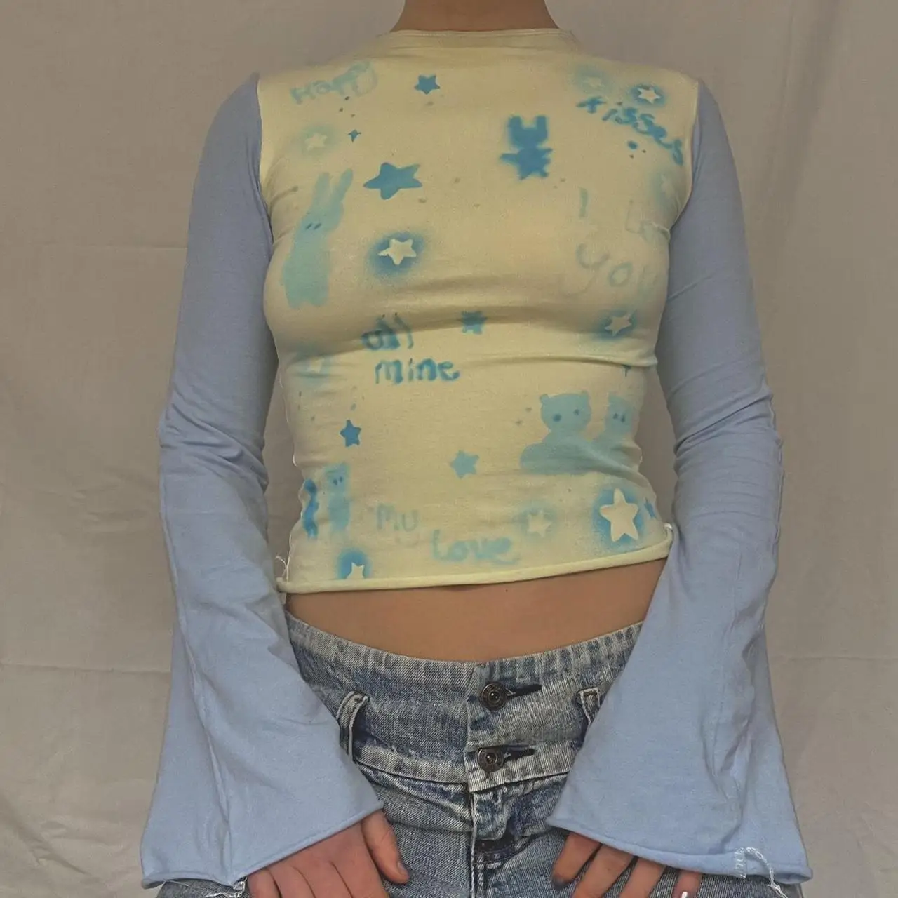 Dourbesty Crop Top y2k T-Shirts Women Star Rabbit Print Crew Neck Flared Long Sleeve Graphic Print Tees Grunge Clothes 2000s
Dourbesty Crop Top y2k T-Shirts Women Star Rabbit Print Crew Neck Flared Long Sleeve Graphic Print Tees Grunge Clothes 2000s