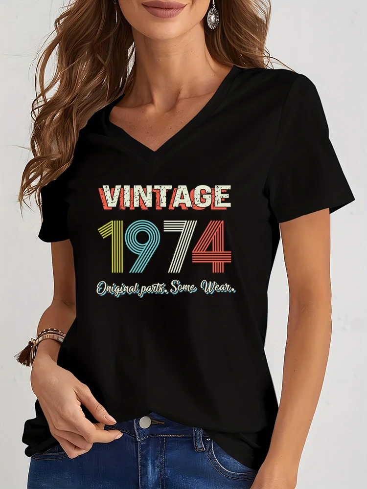 Retro Print V-neck T-Shirt Women Vintage 1974 Personality Short-Sleeved Street Trend Fashion Women Tops Birthday Party Clothing
Retro Print V-neck T-Shirt Women Vintage 1974 Personality Short-Sleeved Street Trend Fashion Women Tops Birthday Party Clothing
