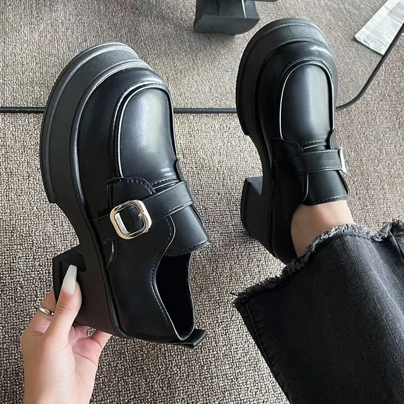 Туфли-лодочки женские на массивной платформе, в стиле ретро 
Туфли-лодочки женские на массивной платформе, в стиле ретро