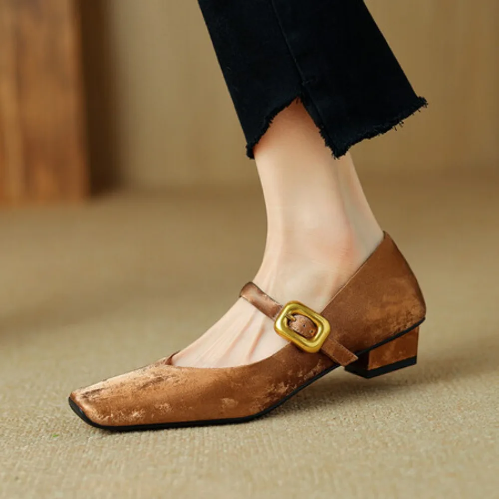 

Женские туфли элегантны в китайском стиле, которые могут сочетаться с Чонсам и надписью с мягким квадратным носком