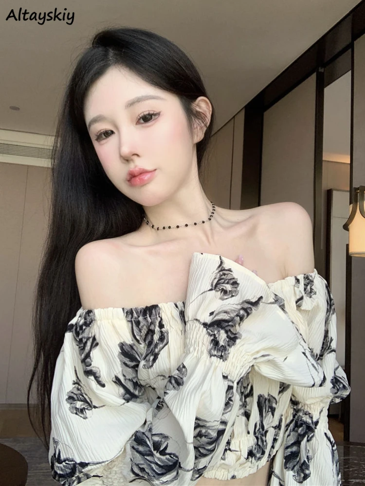 Укороченные женские блузки с воротником-лодочкой, привлекательная ретро одежда во французском стиле с цветочным принтом, облегающая Элегантная универсальная модная весенняя Новинка
Укороченные женские блузки с воротником-лодочкой, привлекательная ретро одежда во французском стиле с цветочным принтом, облегающая Элегантная универсальная модная весенняя Новинка