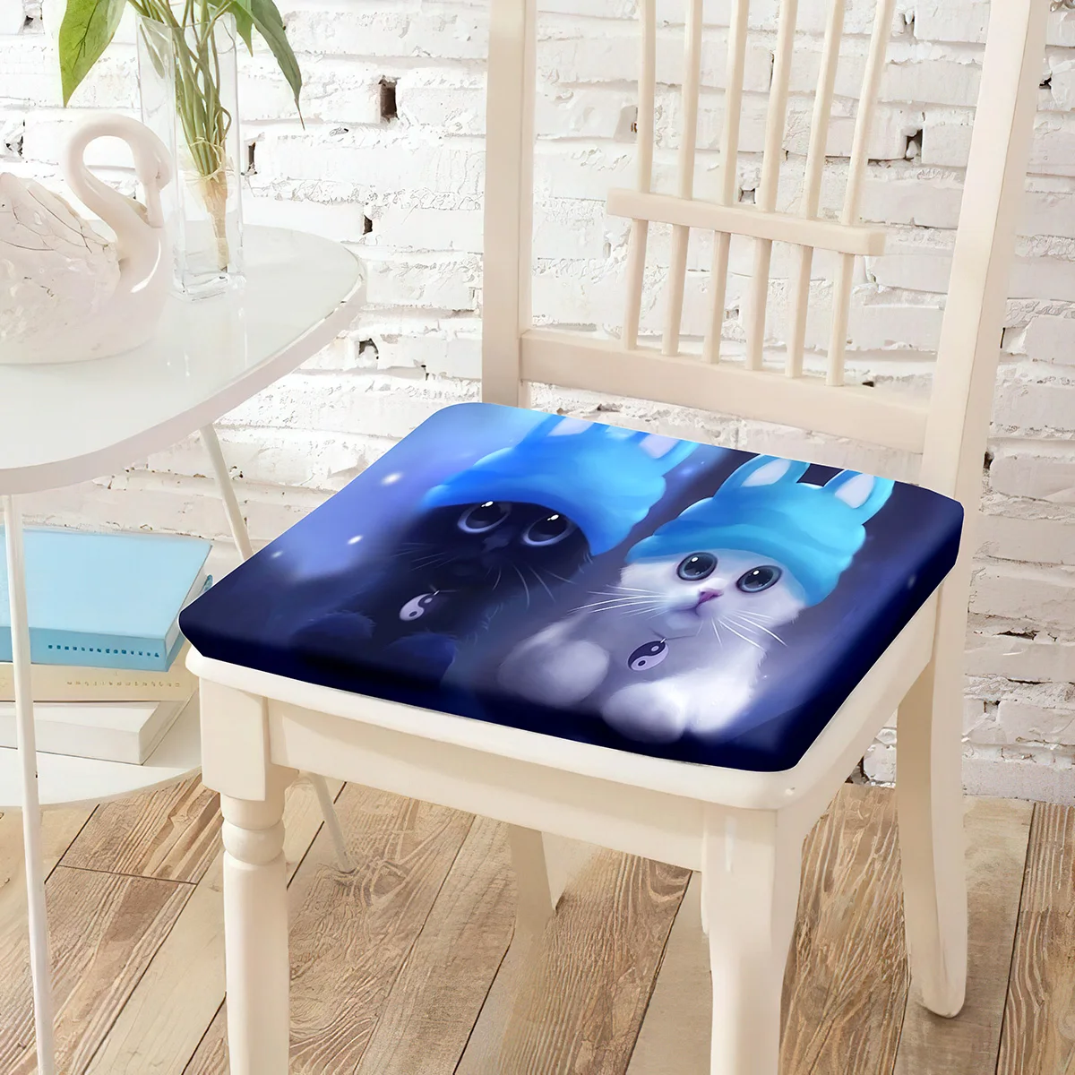 Подушка для стула с рисунком милых черных и белых кошек, моющаяся подушка для студии, ресторана, кафе, домашний декор
Подушка для стула с рисунком милых черных и белых кошек, моющаяся подушка для студии, ресторана, кафе, домашний декор