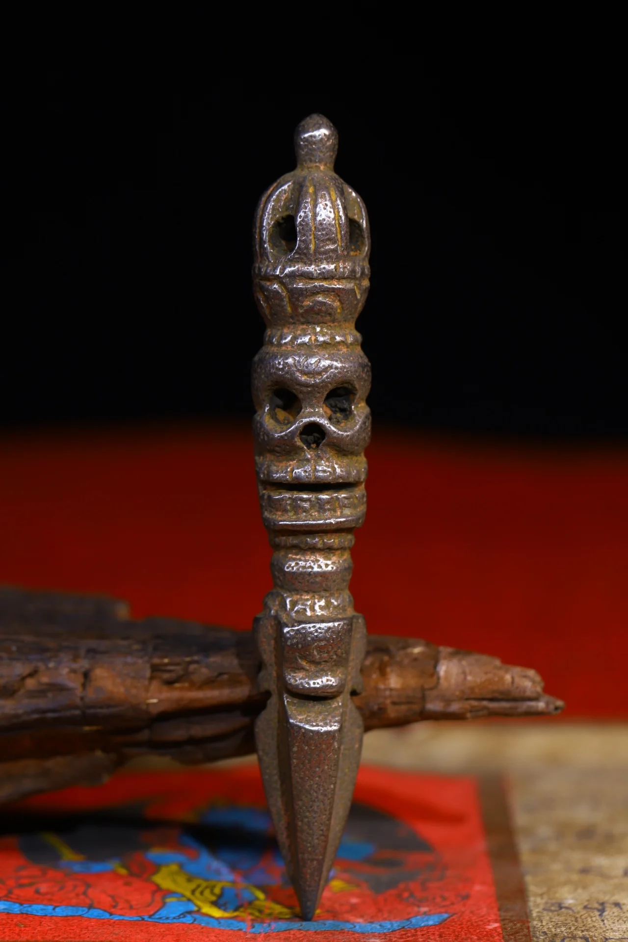 3"Tibet Temple Collection Old Tiantie Cinnabar wear and tear Skull Head Dorje Vajra Phurpa Pendant Amulet Dharm Town house
3"Tibet Temple Collection Old Tiantie Cinnabar wear and tear Skull Head Dorje Vajra Phurpa Pendant Amulet Dharm Town house