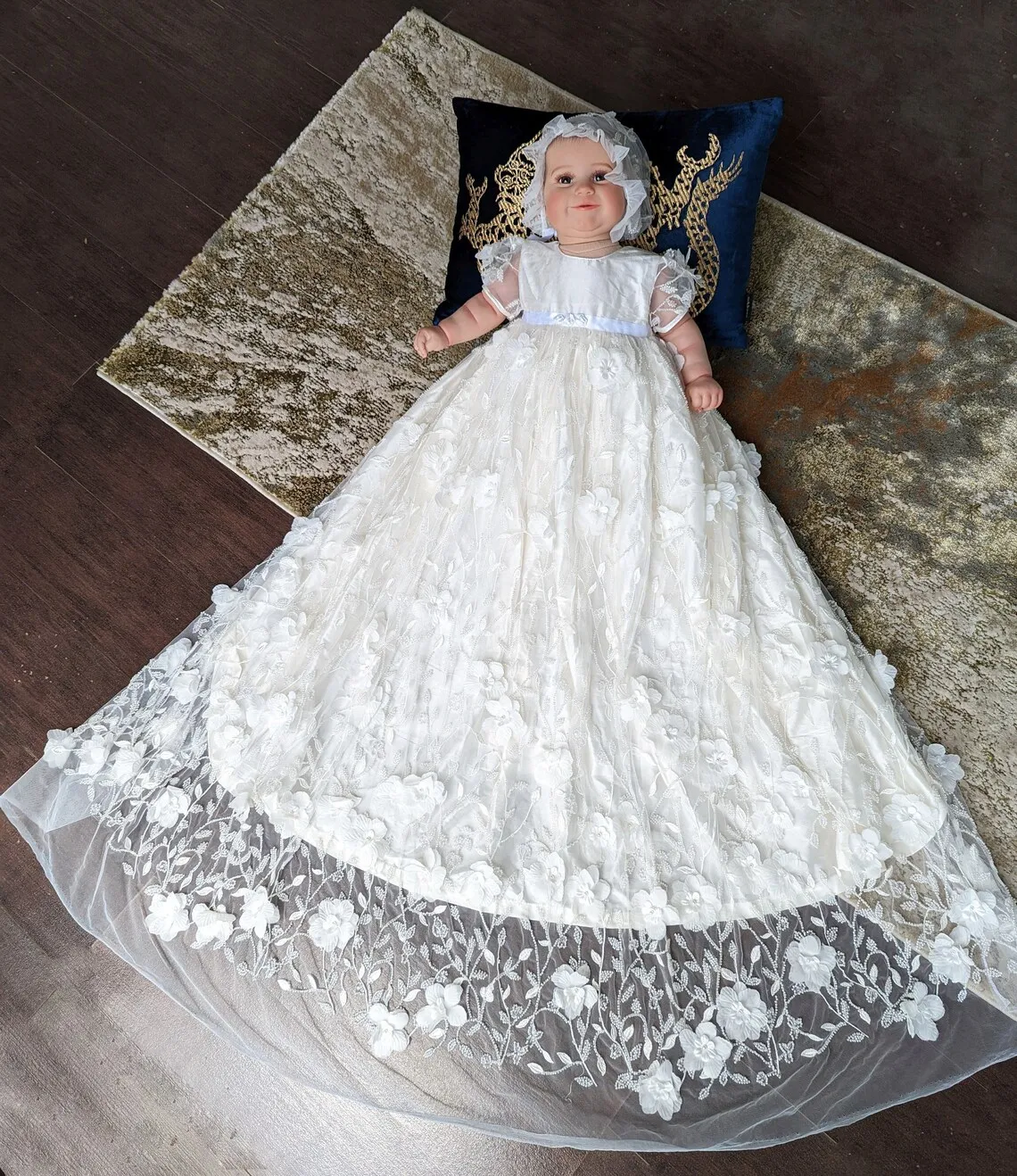 

Glamorous A Line Baby Christening Gowns Floral Lace Appliques Girls Baptism Charming Beads Kids Birthday First Communion Dresses