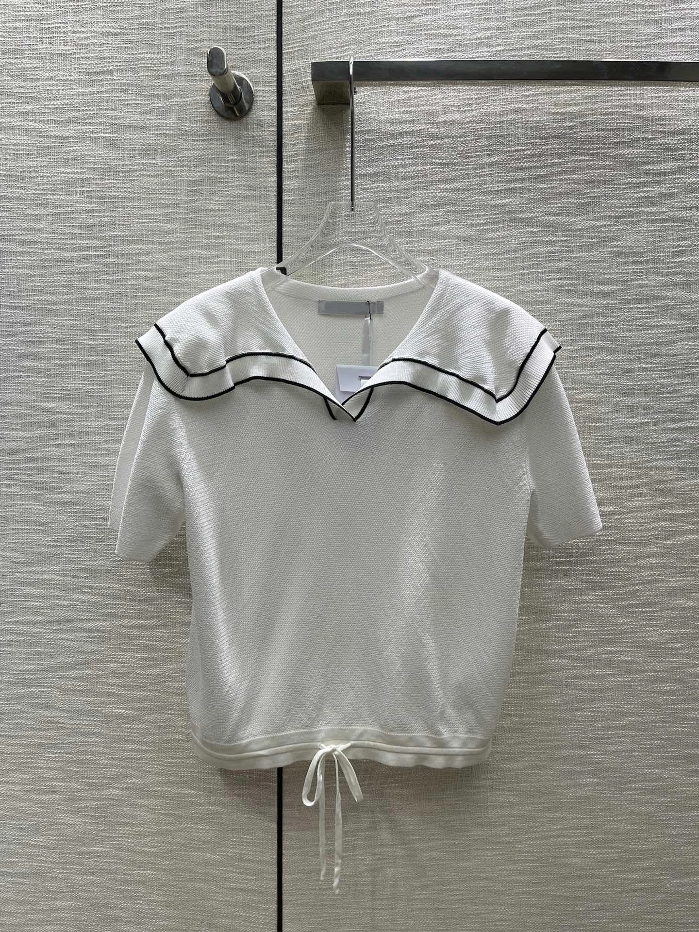 2023 New contrasting color collar knitted top classic version type does not pick people
2023 New contrasting color collar knitted top classic version type does not pick people