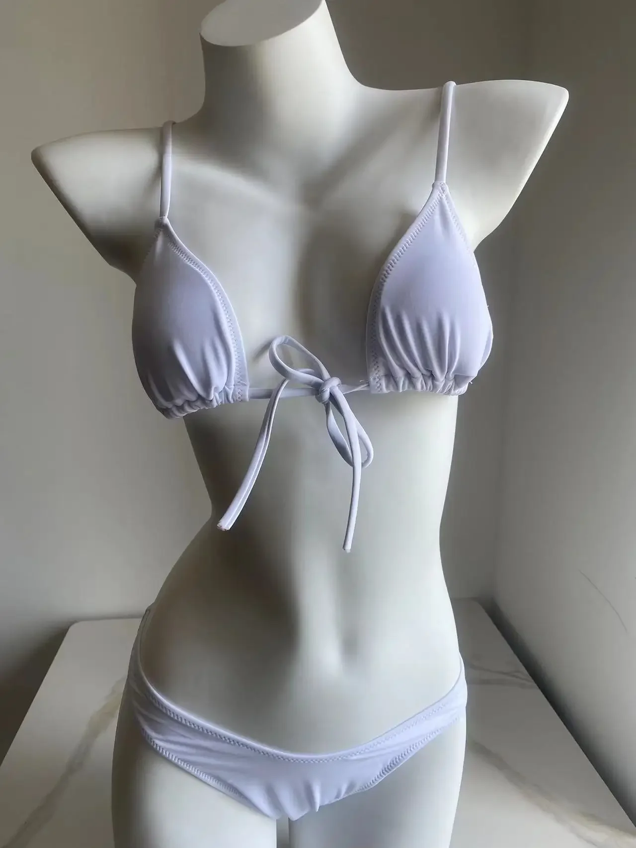 Соблазнительный комплект из 2 предметов, белый купальник, Женский комплект микро-Бикини на шнуровке, Женский однотонный купальник с низкой талией, пляжная одежда, купальный костюм
Соблазнительный комплект из 2 предметов, белый купальник, Женский комплект микро-Бикини на шнуровке, Женский однотонный купальник с низкой талией, пляжная одежда, купальный костюм