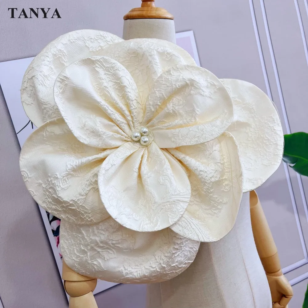 Satin Big Flower Wedding Corsage 35cm Diameter With Pin Pearl Flower Core Elegant Bridal Accessories DQG1410
Satin Big Flower Wedding Corsage 35cm Diameter With Pin Pearl Flower Core Elegant Bridal Accessories DQG1410