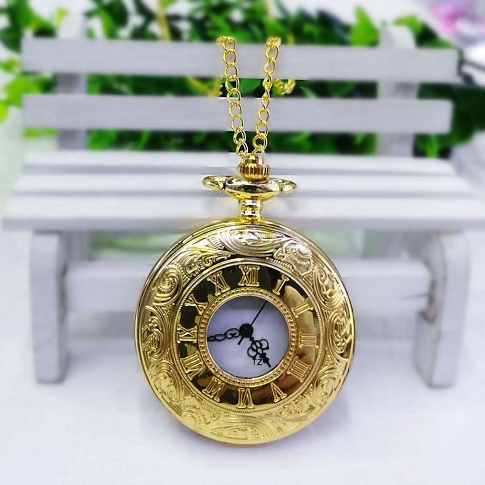 

Vintage Arabic Numerals Pendant Clock Hollow Case Retro Pocket Watch for Christmas Graduation Birthday Gifts NIN668