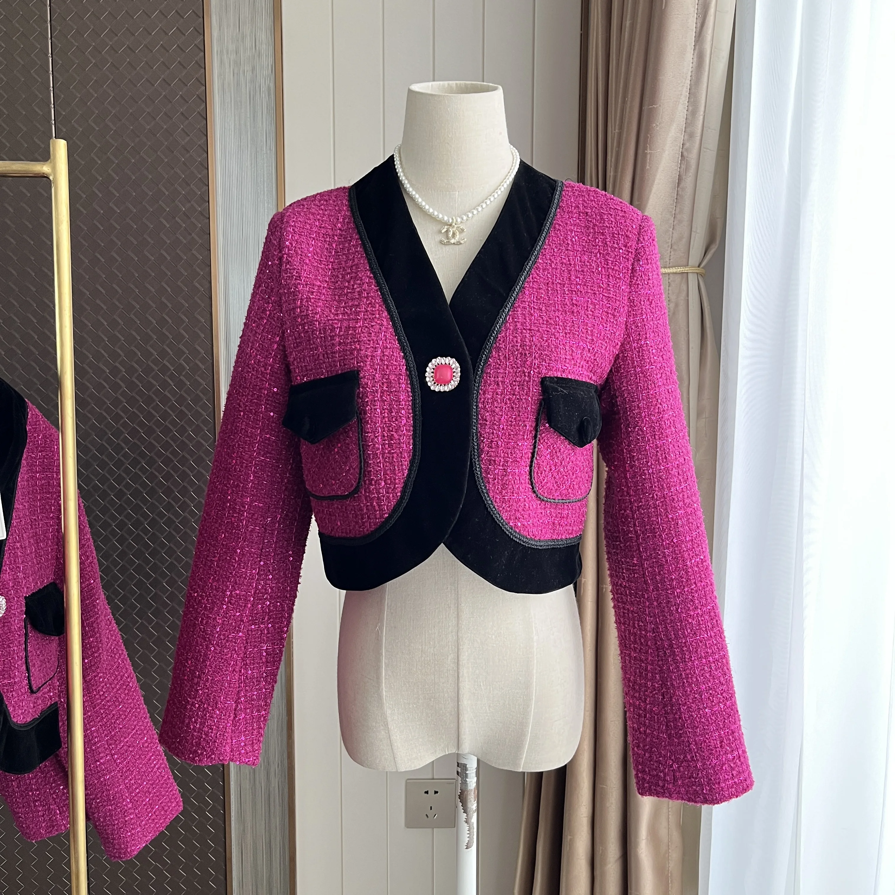 ZCJDIN Fashion Elegant 2023 Winter Autumn New Designe French Sweet Tweed Jacket Women Luxury Woolen Short Coats Outwear Casacos
ZCJDIN Fashion Elegant 2023 Winter Autumn New Designe French Sweet Tweed Jacket Women Luxury Woolen Short Coats Outwear Casacos
