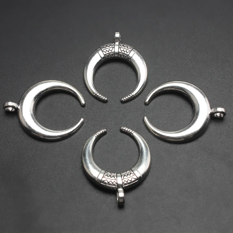 10pcs Silver Plated Horn Moon Alloy Pendant DIY Charms Retro Earrings Necklace Metal Accessories 33*27mm P1531
10pcs Silver Plated Horn Moon Alloy Pendant DIY Charms Retro Earrings Necklace Metal Accessories 33*27mm P1531