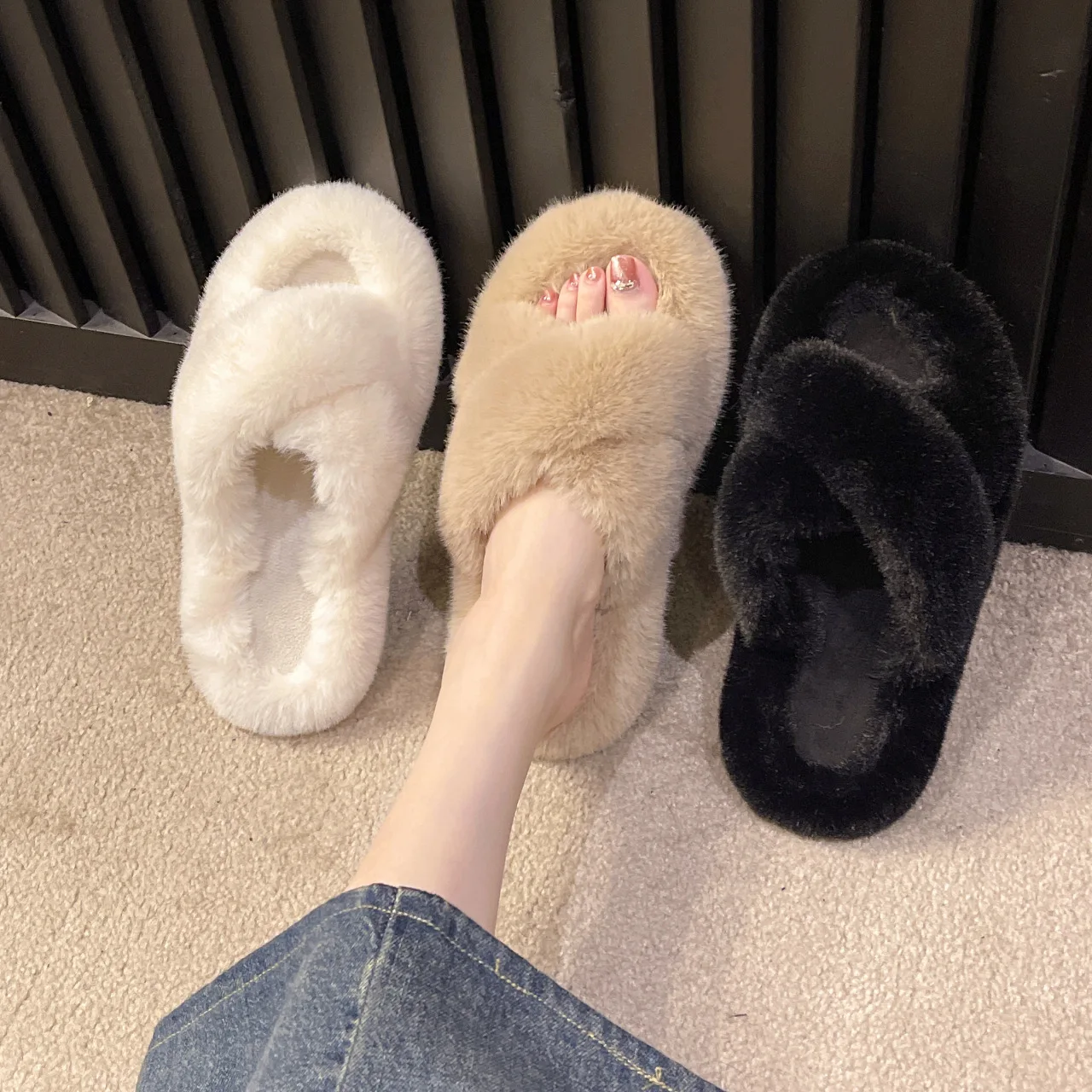 2023 Autumn and Winter New Outwear Women's Plush Shoes Slippers Korean Version Casual Home Plush Slippers
2023 Autumn and Winter New Outwear Women's Plush Shoes Slippers Korean Version Casual Home Plush Slippers