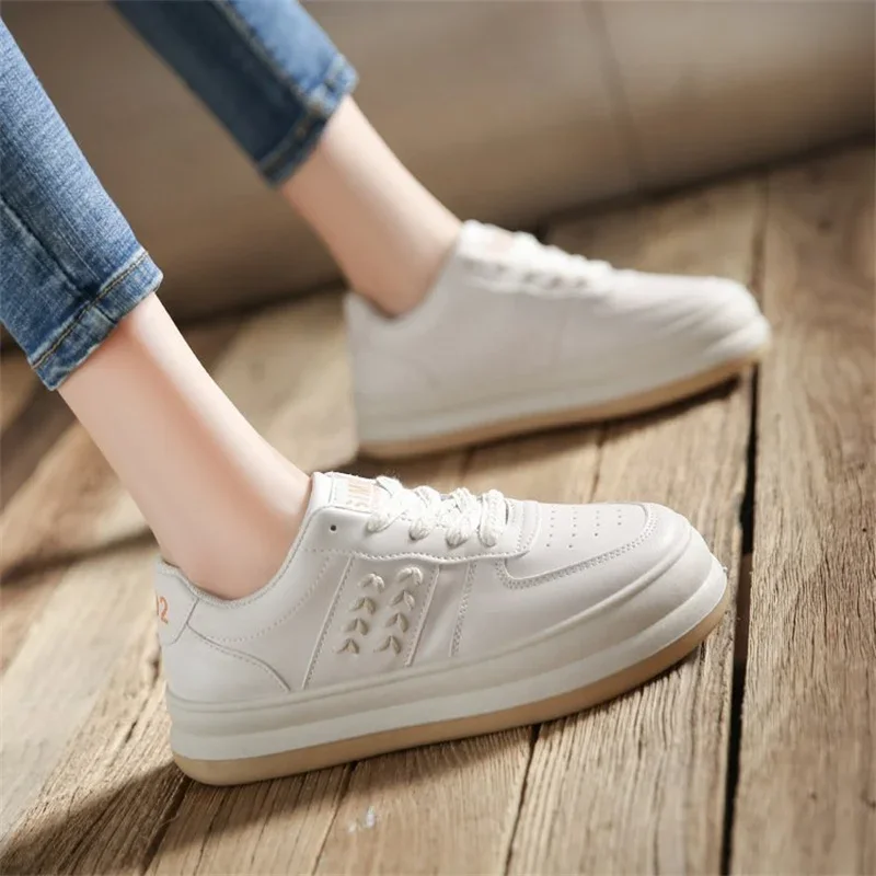 Small white shoes women spring and fall fashion casual bread shoes hundred trend sports board shoes
Small white shoes women spring and fall fashion casual bread shoes hundred trend sports board shoes