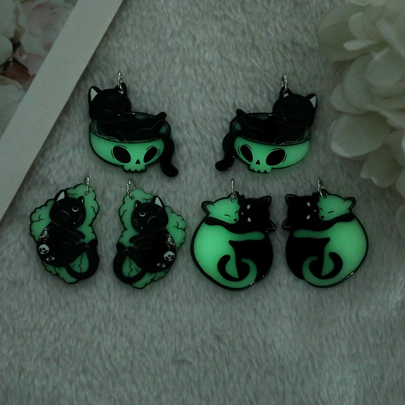 

6pcs Cat Charms Creative Acrylic Cute Glow In Dark Hug Cats Pendant Fashion Accessories For Diy Making