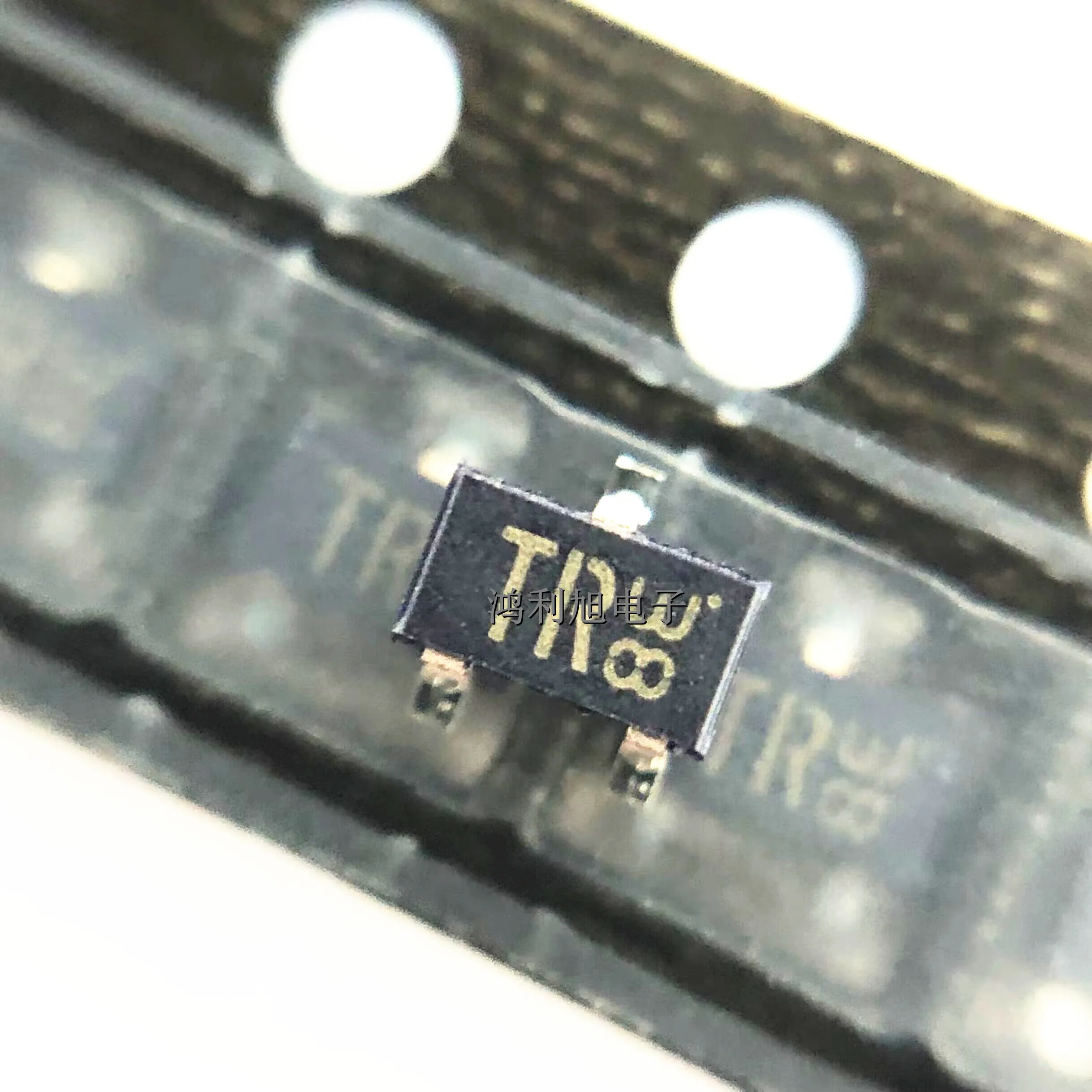 100 шт./партия 2SC3906KT146R 2SC3906K маркировка Trans GP BJT NPN 120V 0.05A 3-контактный SMT T/R
100 шт./партия 2SC3906KT146R 2SC3906K маркировка Trans GP BJT NPN 120V 0.05A 3-контактный SMT T/R