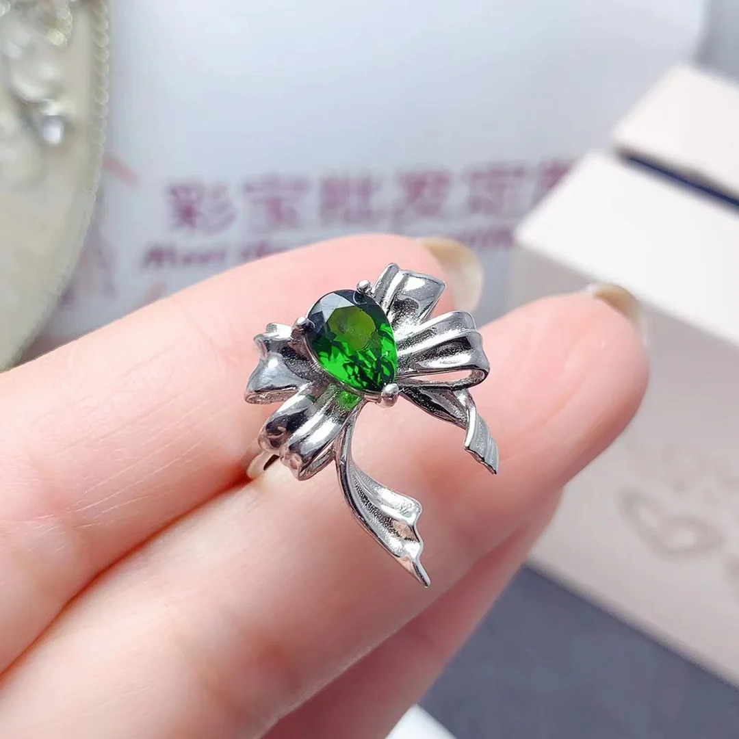 FS Natural Chrome Diopside S925 Sterling Silver Bow Ring Green Gemstone for Women Classic Jewelry Style With Certificate MeiBaPJ
FS Natural Chrome Diopside S925 Sterling Silver Bow Ring Green Gemstone for Women Classic Jewelry Style With Certificate MeiBaPJ