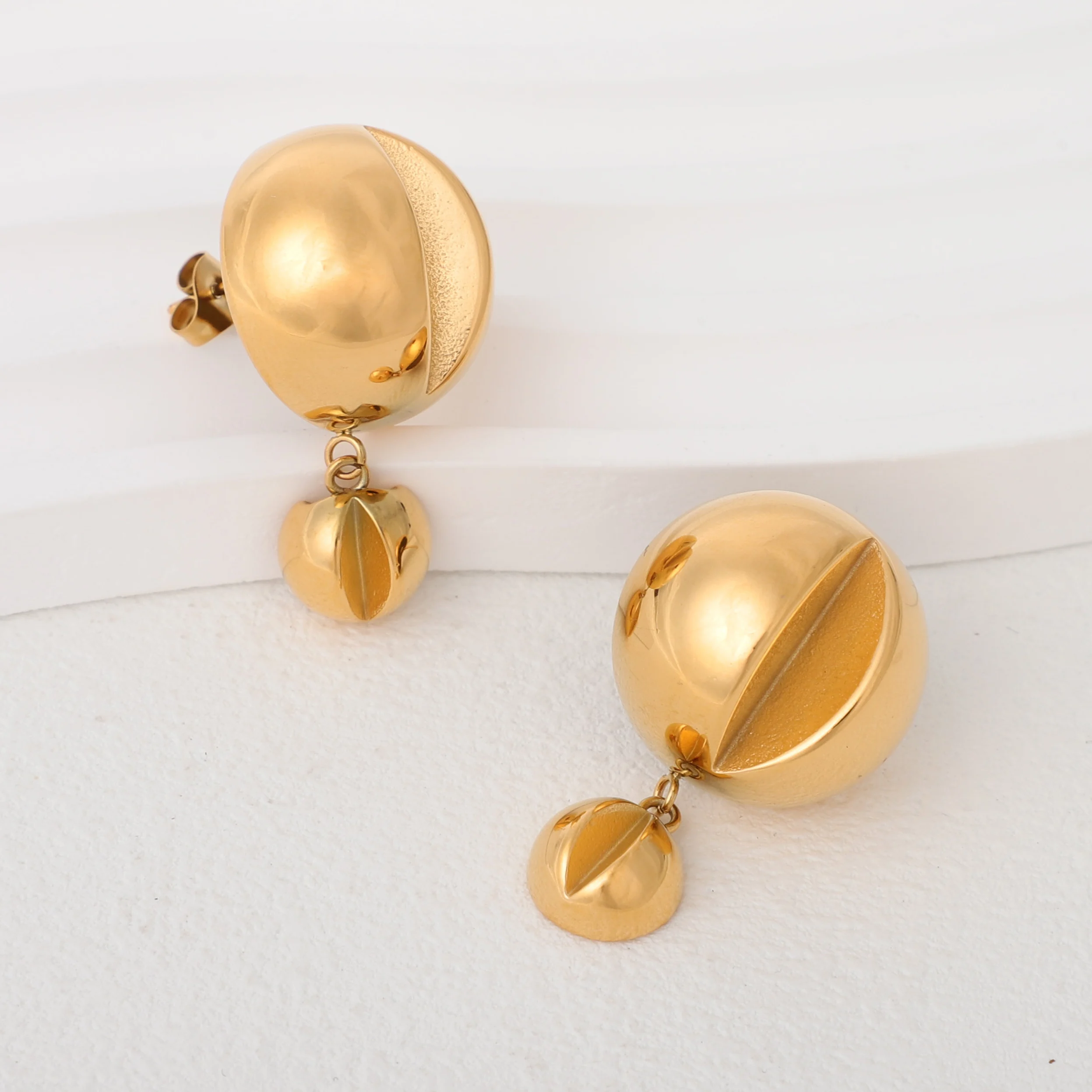 LAVK Hot Ball Art Women's Double Bead Metal Half Ball Earrings European American Style Simple Elegant and Elegant
LAVK Hot Ball Art Women's Double Bead Metal Half Ball Earrings European American Style Simple Elegant and Elegant