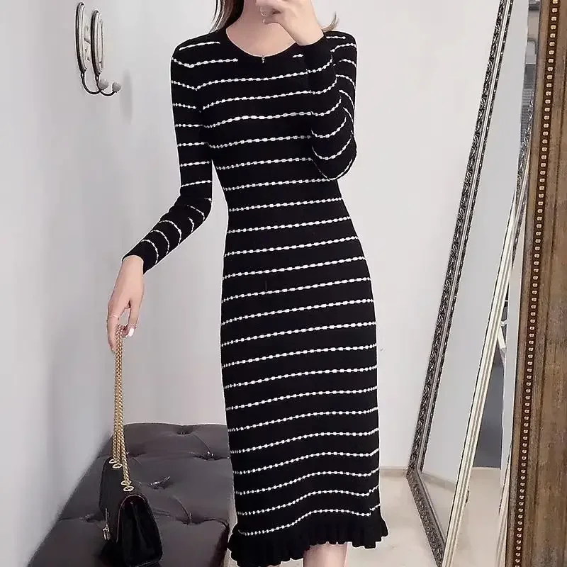 Striped Knitted Mid Length Dress O-Neck Bottom Sweater Fishtail Fashion Long Sleeve Autumn Women's F161
Striped Knitted Mid Length Dress O-Neck Bottom Sweater Fishtail Fashion Long Sleeve Autumn Women's F161