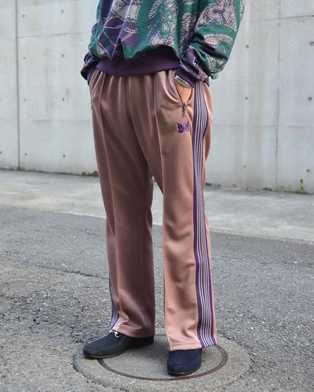 New Blue Stripe Needles Sweatpants Men Women Best Quality Embroiderey Butterfly AWGE Drawstring Track Zipper Pocket Pants
New Blue Stripe Needles Sweatpants Men Women Best Quality Embroiderey Butterfly AWGE Drawstring Track Zipper Pocket Pants