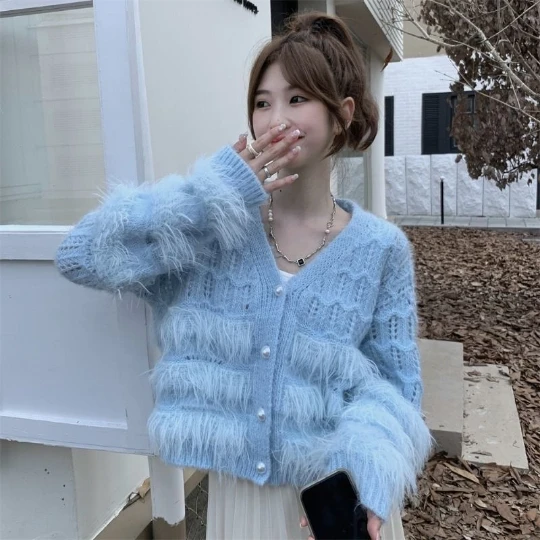 Blue Plush Fur Furry Women Sweater 2023 New Fashion Lady Coat Pullover Woman Tops Women's Sweater Winter Clothes Girl Suéter
Blue Plush Fur Furry Women Sweater 2023 New Fashion Lady Coat Pullover Woman Tops Women's Sweater Winter Clothes Girl Suéter