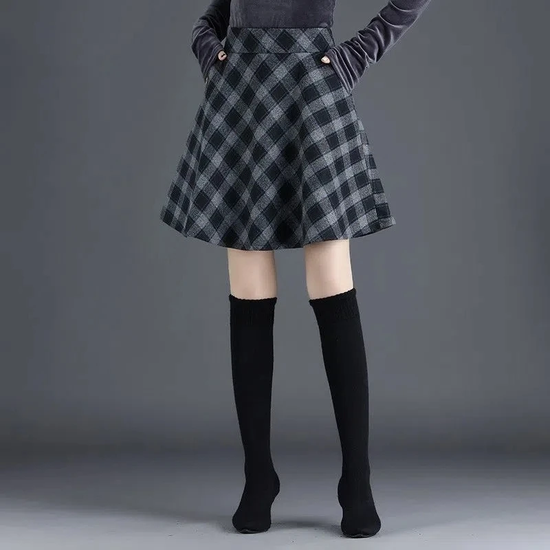 Mom High Waist 2022 Autumn Winter Women's 4XL Wool Woolen Plaid Skirts Female Fashion Casual Streetwear
Mom High Waist 2022 Autumn Winter Women's 4XL Wool Woolen Plaid Skirts Female Fashion Casual Streetwear