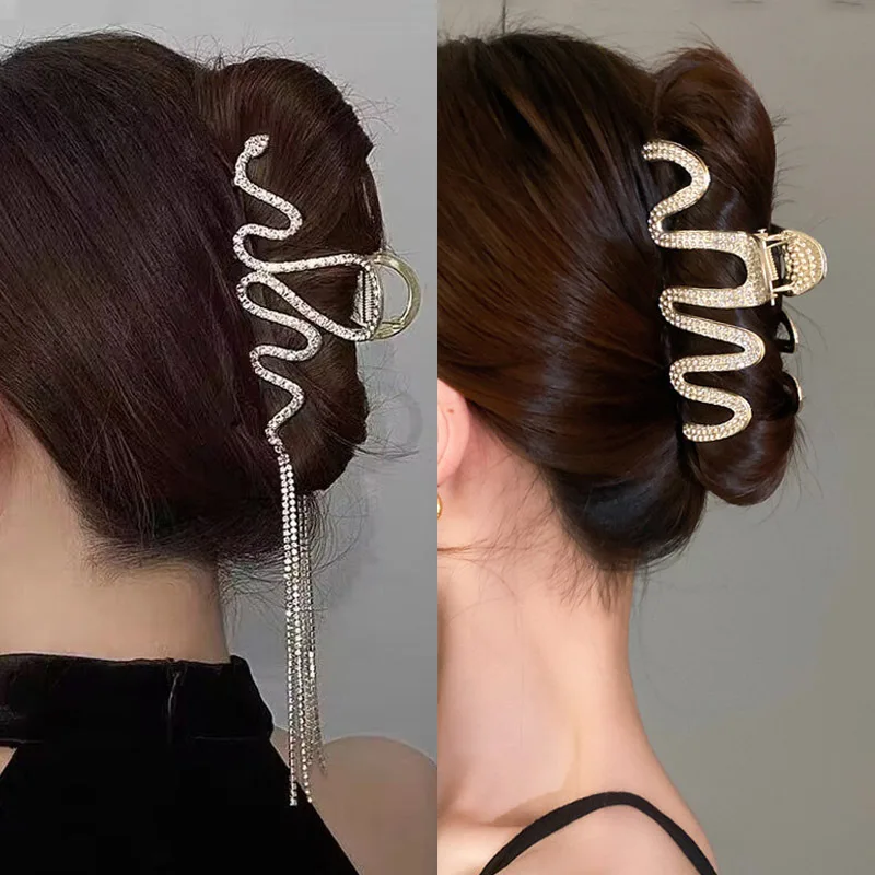 Korea Large Metal Hair Claw Vintage Irregular Hairpins Punk Crystal Hair Clips Barrettes Women Fashion Jaw Clip Hair Accessories
Korea Large Metal Hair Claw Vintage Irregular Hairpins Punk Crystal Hair Clips Barrettes Women Fashion Jaw Clip Hair Accessories