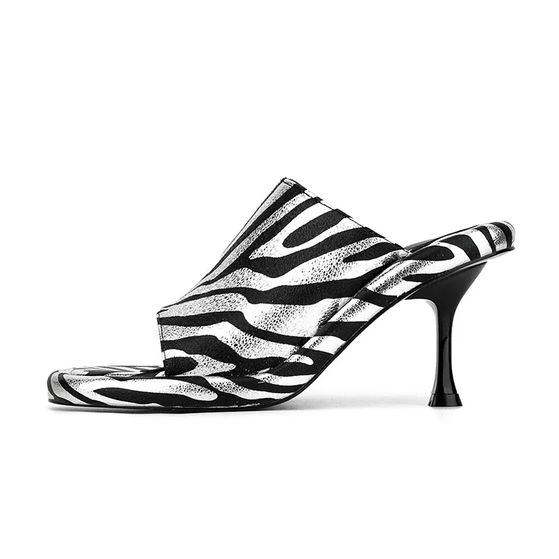 Arden Furtado Summer 2023 Metal leather Stilettos heels Round toe Open toe zebra-stripe High-heeled Sexy Lady Word slippers
Arden Furtado Summer 2023 Metal leather Stilettos heels Round toe Open toe zebra-stripe High-heeled Sexy Lady Word slippers