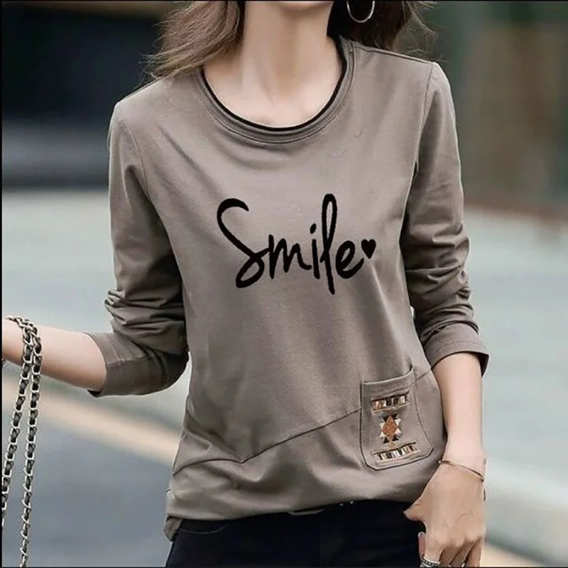 Fashion Printed Spliced Pockets Letter Casual Tee Shirt Female Clothing 2023 Autumn Winter Korean Pullovers All-match T-Shirts
Fashion Printed Spliced Pockets Letter Casual Tee Shirt Female Clothing 2023 Autumn Winter Korean Pullovers All-match T-Shirts