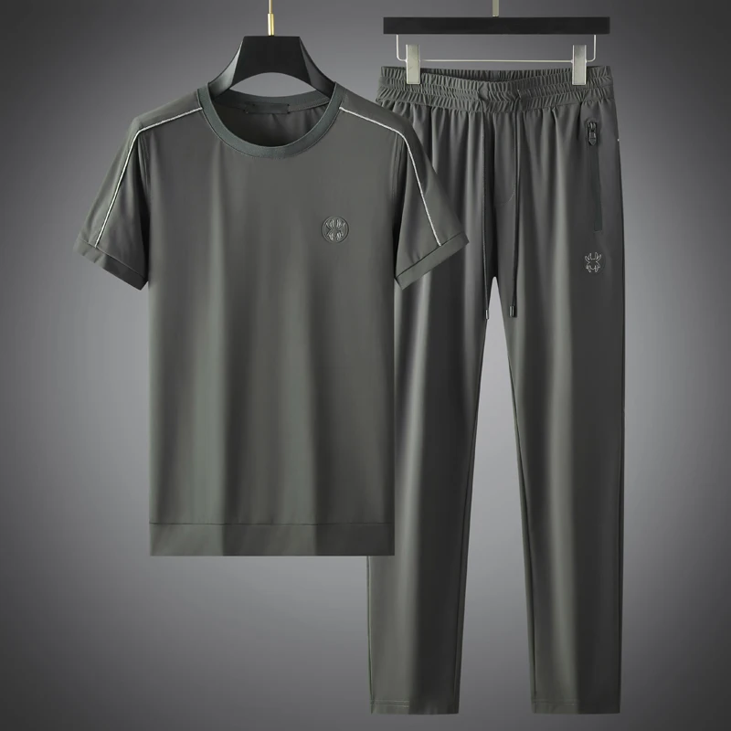 2022 Спортивные Повседневные Мужские комплекты (футболка + брюки), роскошные мягкие шелковистые мужские костюмы с коротким рукавом, летние мужские брюки с эластичным поясом 5XL
2022 Спортивные Повседневные Мужские комплекты (футболка + брюки), роскошные мягкие шелковистые мужские костюмы с коротким рукавом, летние мужские брюки с эластичным поясом 5XL