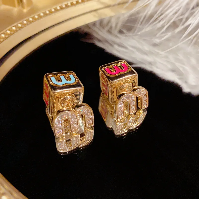 G&D 2023 New Luxury Fashion Superior Sense Letter M Colorful Magic Cube Earring For Women Jewerly Festival Memorial Day Gift
G&D 2023 New Luxury Fashion Superior Sense Letter M Colorful Magic Cube Earring For Women Jewerly Festival Memorial Day Gift