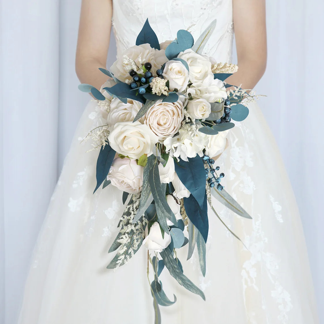 

Peacock Blue Champagne Rose Drops Bride Bouquet Wedding Dress Travel Photography Props Wedding Supplies Wedding Flower