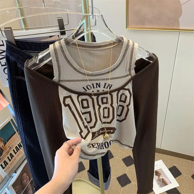 Y2k Streetwear Vintage Korean Crop Top Women Sexy American Retro Letter Printed T Shirts Off Shoulder Aesthetic Clothes
Y2k Streetwear Vintage Korean Crop Top Women Sexy American Retro Letter Printed T Shirts Off Shoulder Aesthetic Clothes