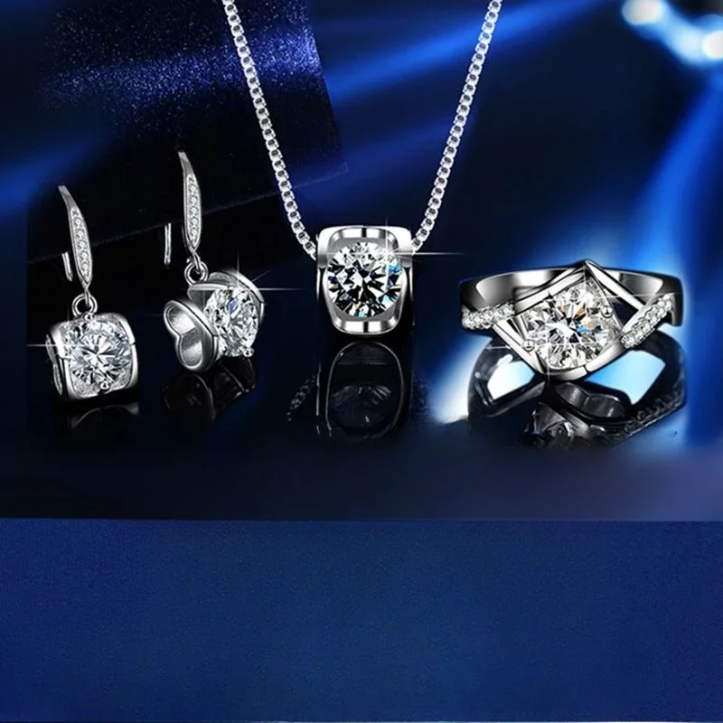 

UMQ High-Grade Moissanite 1 Karat Three-Piece Combination Set Ring Pendant Necklace Earrings Hollow Heart-Shaped Female Jewelry