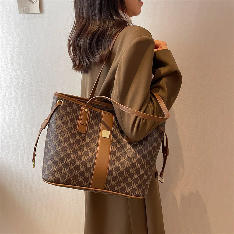 Commuter Large Capacity Bag Korean Edition Autumn/Winter New Women's Bag Fashion Shoulder Bag Fashion High end Tote Bag
Commuter Large Capacity Bag Korean Edition Autumn/Winter New Women's Bag Fashion Shoulder Bag Fashion High end Tote Bag