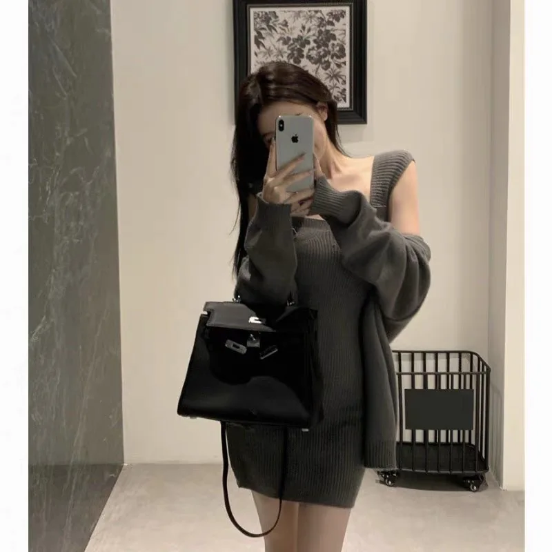2022 Autumn and Winter women's niche design Two piece skirt grey knitwear sweater thin vest large coat
2022 Autumn and Winter women's niche design Two piece skirt grey knitwear sweater thin vest large coat