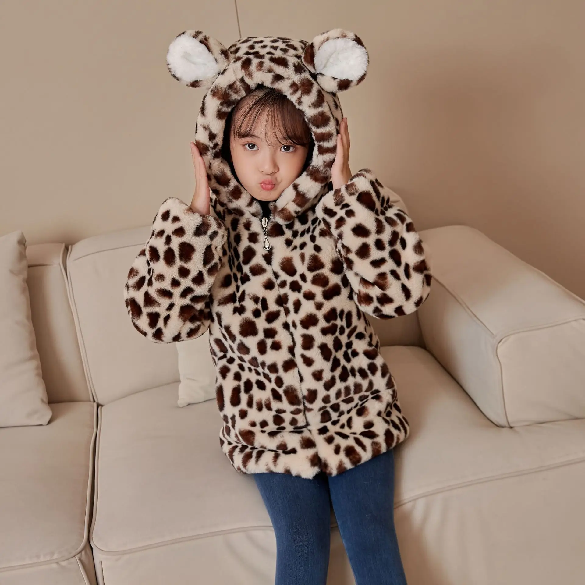 Autumn Winter Kids Girls Infants Faux Fur Leopard Hooded Thicken Jacket Coat Children Clothing Princess Warm Parkas Outwear Q12
Autumn Winter Kids Girls Infants Faux Fur Leopard Hooded Thicken Jacket Coat Children Clothing Princess Warm Parkas Outwear Q12