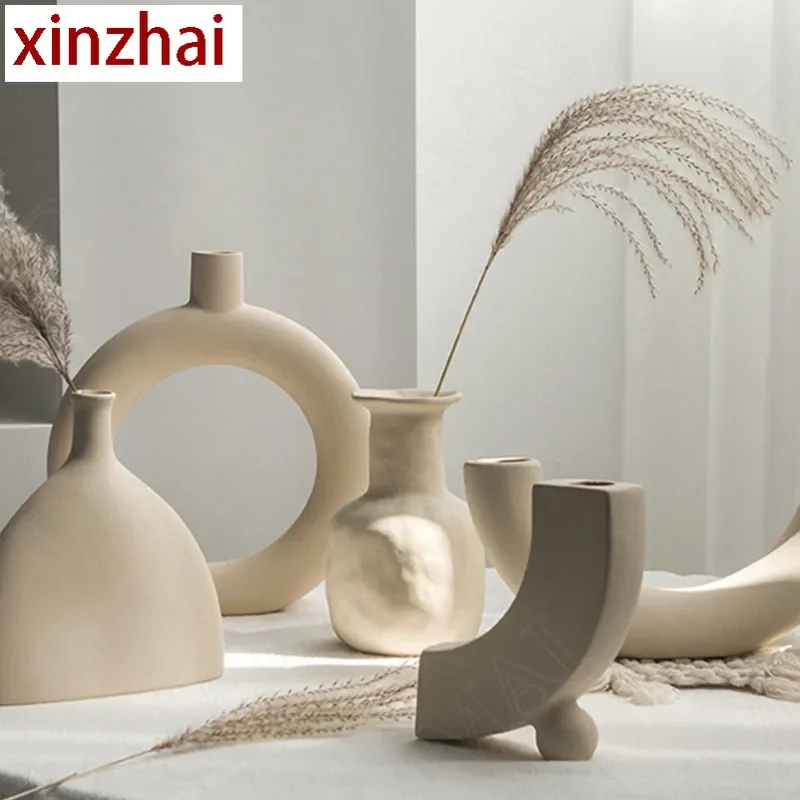 European Style Ceramics Vase Living Room Dried Flowers Statuette Creativity Wine Cabinet Decorate Vase Home Decoration Ornaments
European Style Ceramics Vase Living Room Dried Flowers Statuette Creativity Wine Cabinet Decorate Vase Home Decoration Ornaments