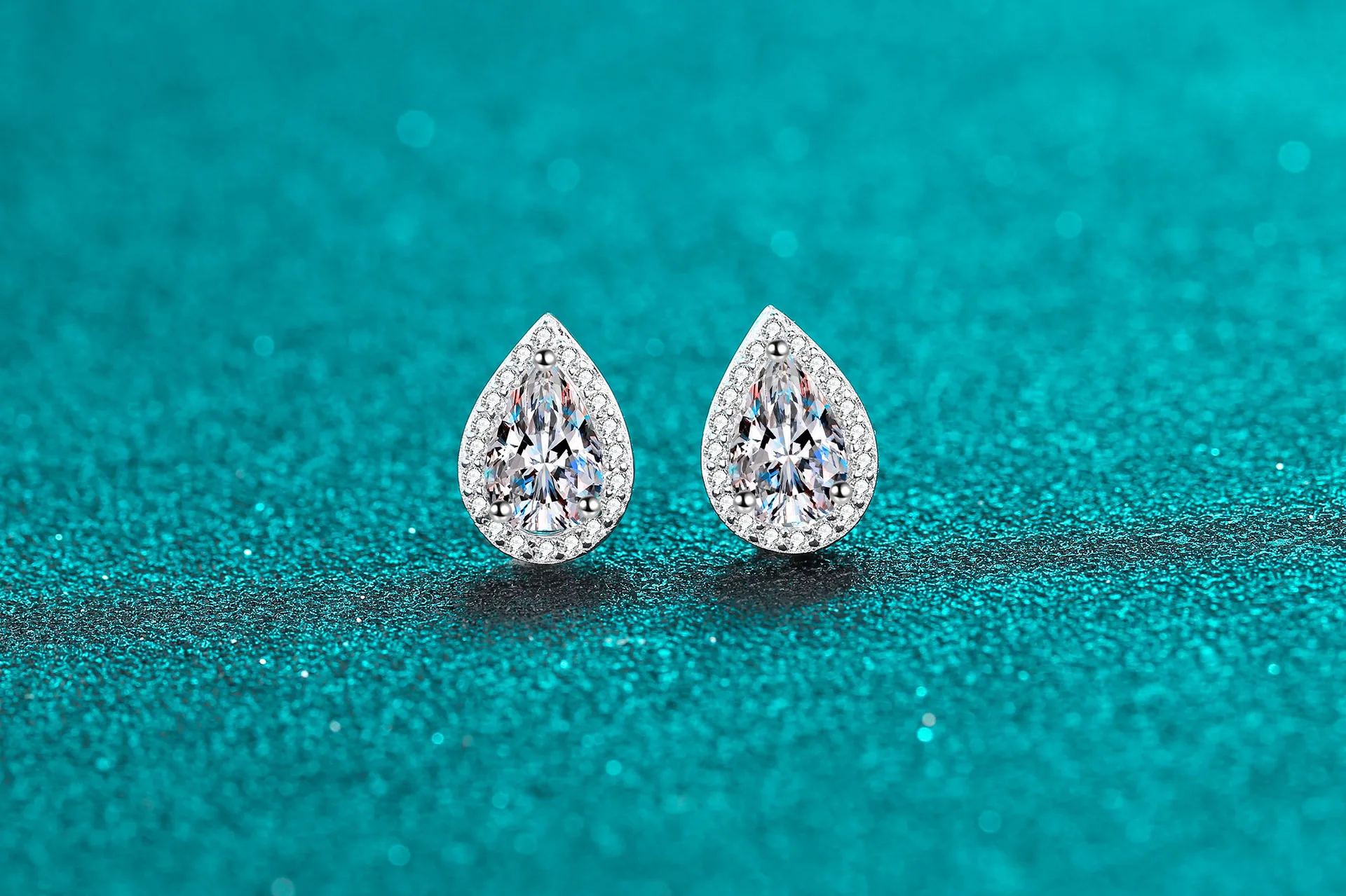 2 Carat Moissanite S925 Sterling Silver Stud Earrings Pear Shaped With GRA Credentials Memorial Day Jewelry Cute Fashion Gifts
2 Carat Moissanite S925 Sterling Silver Stud Earrings Pear Shaped With GRA Credentials Memorial Day Jewelry Cute Fashion Gifts