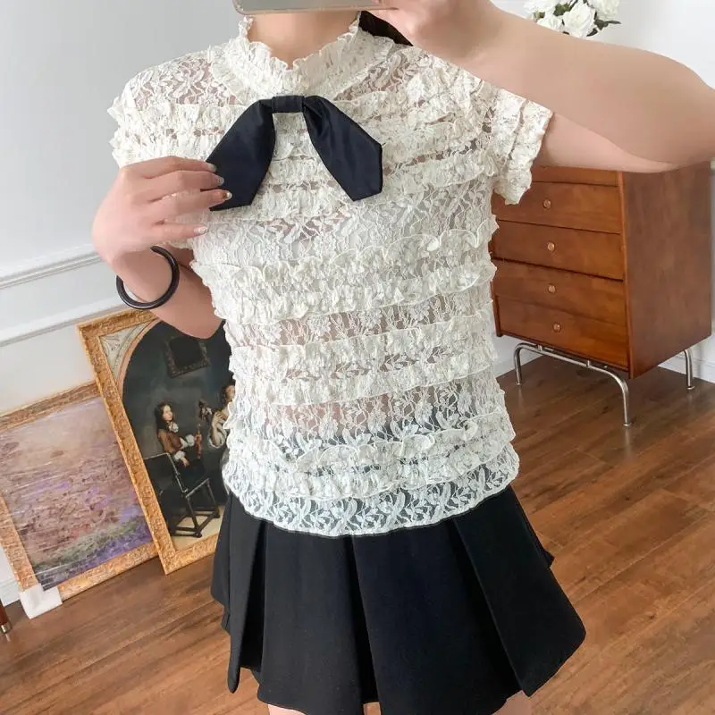 Brand Fashion Women Sweet Lace Top Romantic Wood Ear Edge Bow Design Women Short Sleeves Off White 2 Piece Shirt Set 2023 Autumn
Brand Fashion Women Sweet Lace Top Romantic Wood Ear Edge Bow Design Women Short Sleeves Off White 2 Piece Shirt Set 2023 Autumn