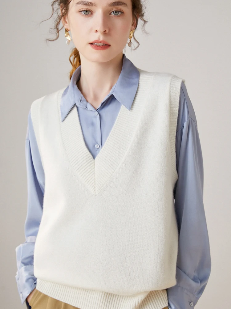 Cashmere 2023 Autumn And Winter New High Quality Women's Sweater Popular V-Neck Sleeveless Vest Pullover Top
Cashmere 2023 Autumn And Winter New High Quality Women's Sweater Popular V-Neck Sleeveless Vest Pullover Top