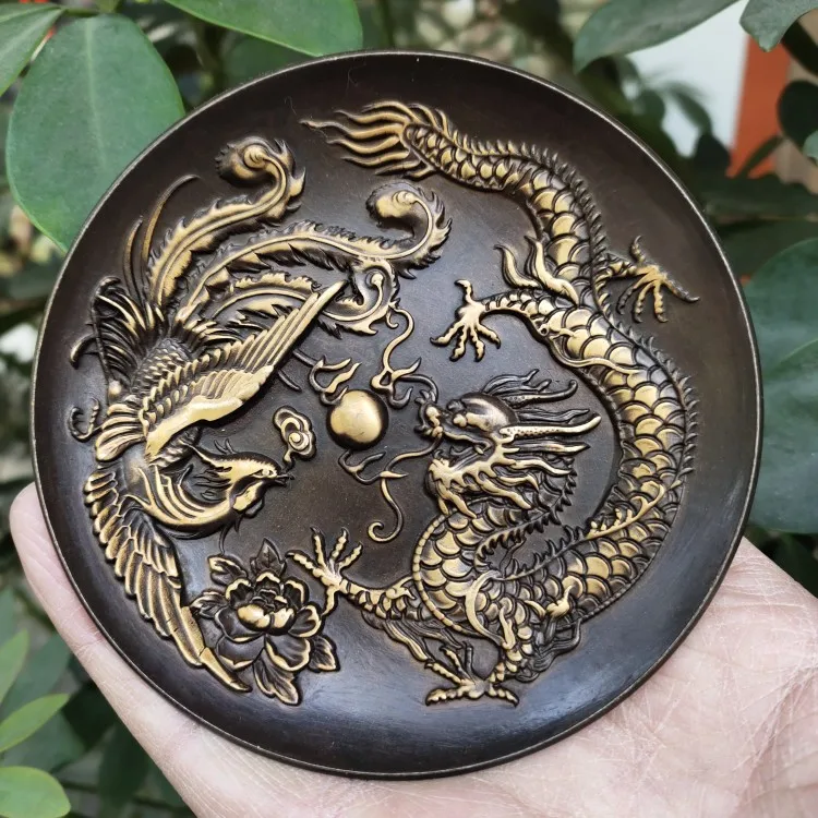 

Brass gilt dragon and phoenix plate, dragon and phoenix are auspicious, relief plates, home tea ceremony