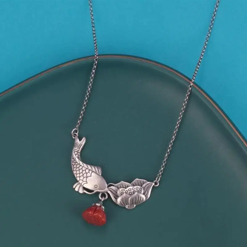 Lotus Golden Carp, Little Fish, Lotus Peng, Clavicle Chain, Retro Simple Short Necklace, Female Ornament
Lotus Golden Carp, Little Fish, Lotus Peng, Clavicle Chain, Retro Simple Short Necklace, Female Ornament