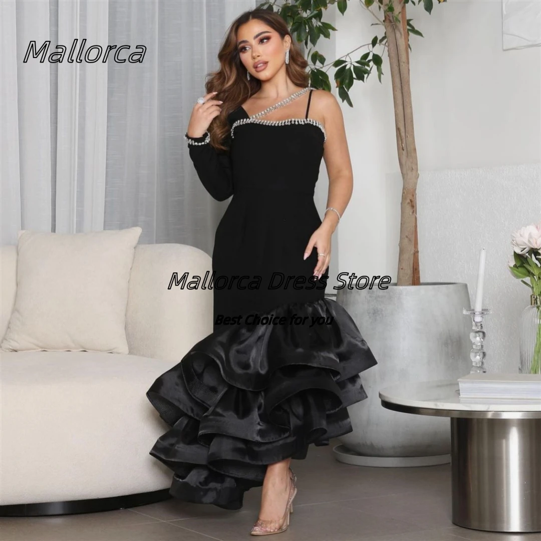 Платье с длинным рукавом и бусинами, в несколько рядов
Платье с длинным рукавом и бусинами, в несколько рядов