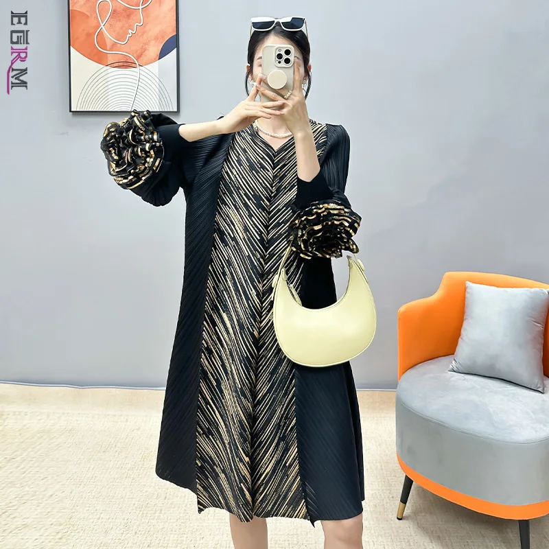 EGRM Miyake Pleated High End Mini Dress Fashion V-Neck Long Petal Sleeved Loose Mid Length Dresses for Women 2024 New 7EG3691
EGRM Miyake Pleated High End Mini Dress Fashion V-Neck Long Petal Sleeved Loose Mid Length Dresses for Women 2024 New 7EG3691