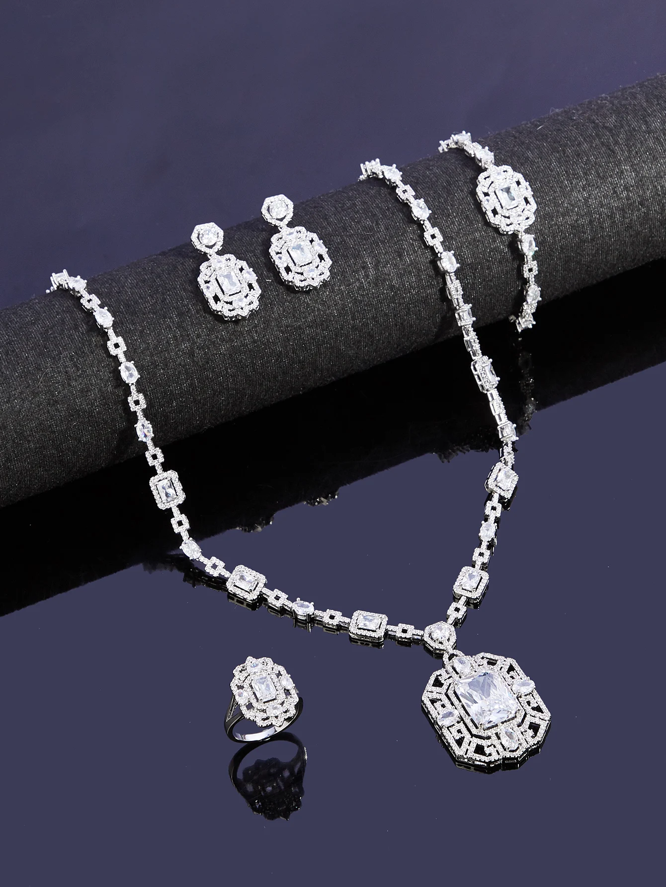 2024 New Exquisite Turquoise Dubai Jewelry Sets for Wedding Bridal Wedding Party 4 Pieces Set Accessories
2024 New Exquisite Turquoise Dubai Jewelry Sets for Wedding Bridal Wedding Party 4 Pieces Set Accessories